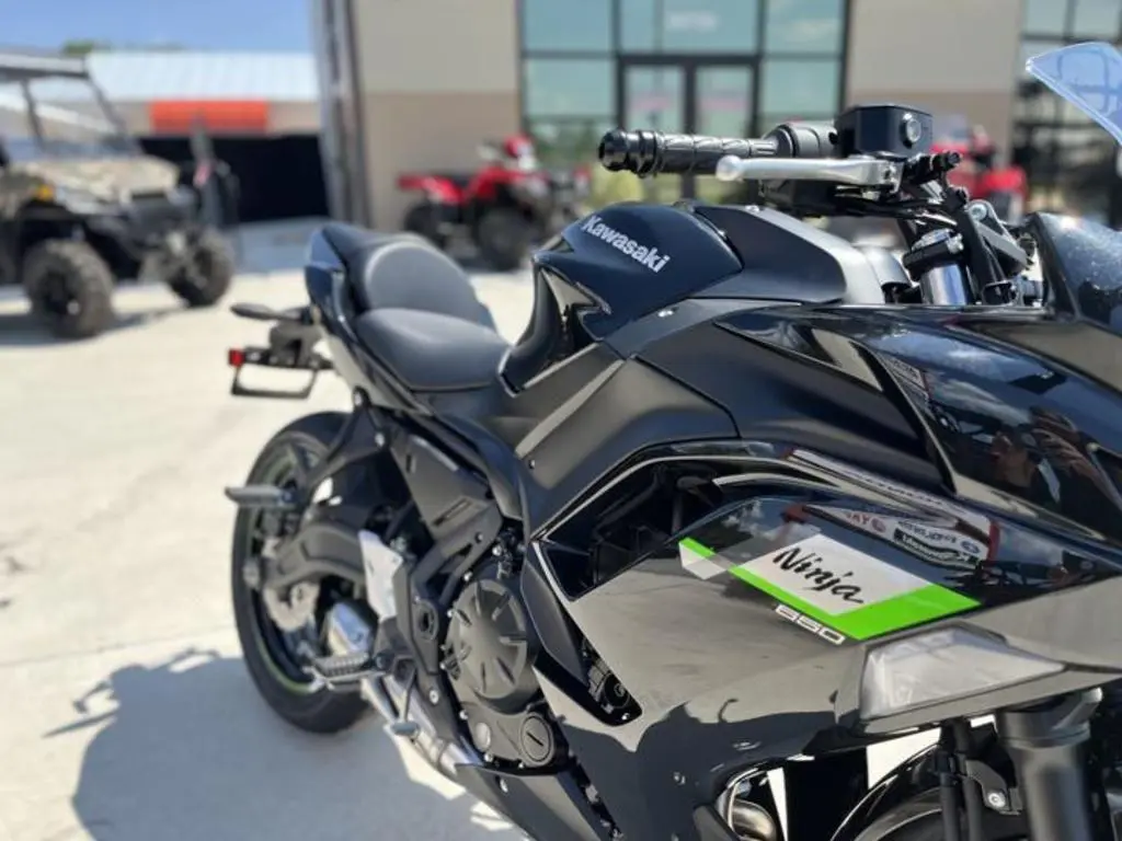 2025 Kawasaki Ninja 650 - Photo 13