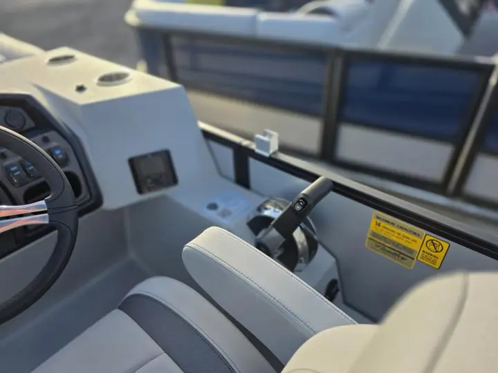 2025 Bentley Pontoons Legacy 203 Navigator Tritoon - Photo 18
