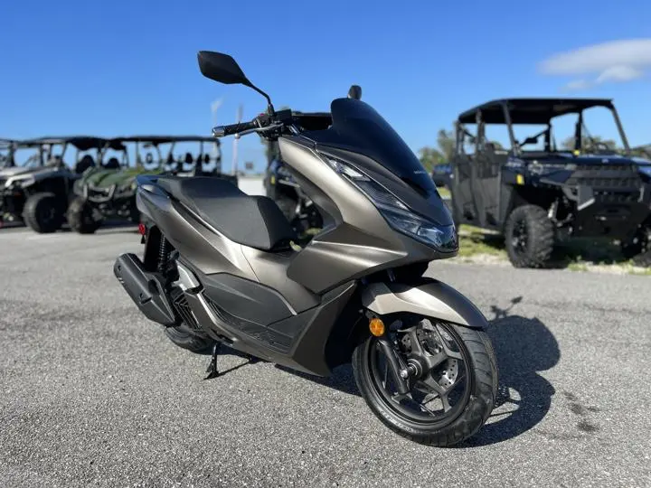 2024 Honda® PCX - Photo 5