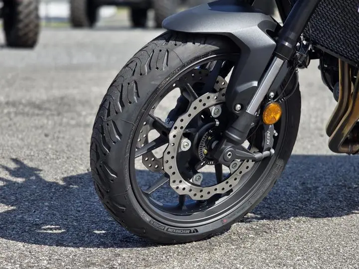 2025 Honda® Cb750 Hornet - Photo 3