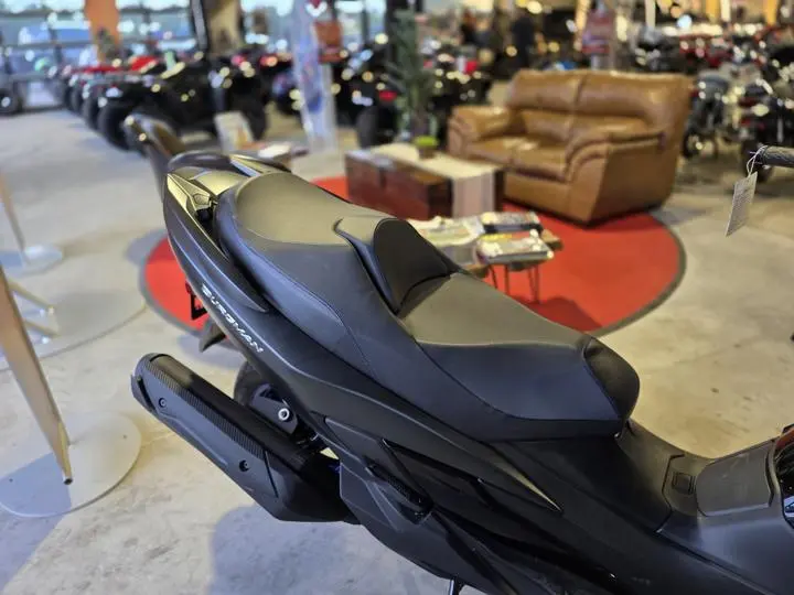2025 Suzuki Burgman 400 - Photo 11