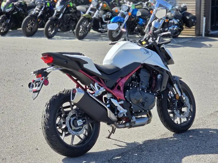 2025 Honda® Cb750 Hornet - Photo 10