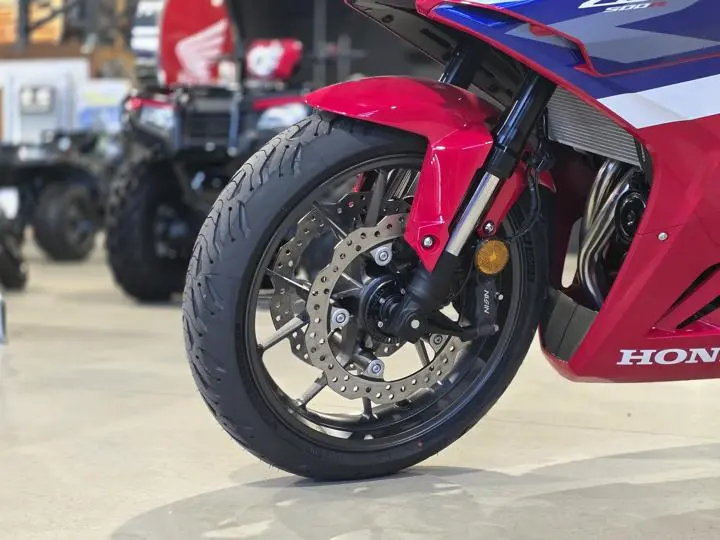 2025 Honda® Cbr500r - Photo 3