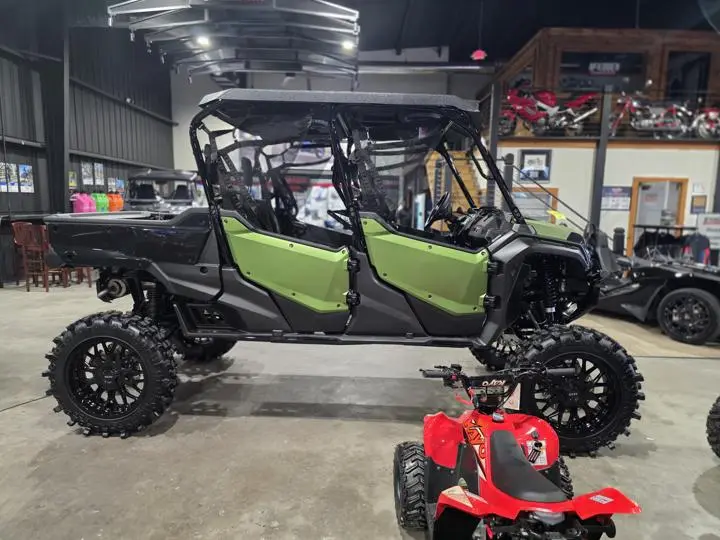 2025 Honda® Pioneer 1000-6 Deluxe Crew - Photo 10