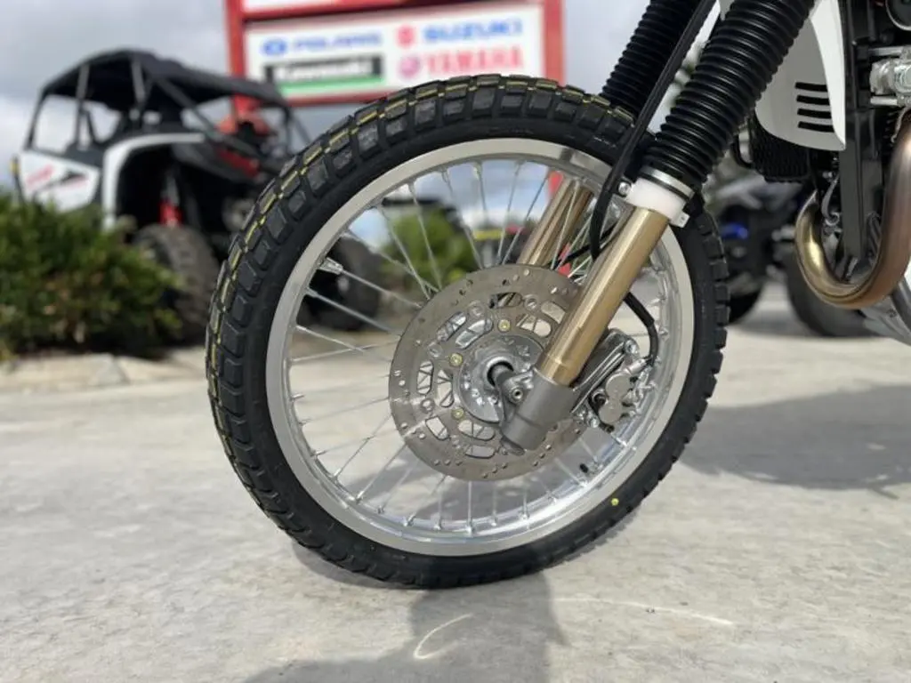 2024 Suzuki DR650S - Photo 3