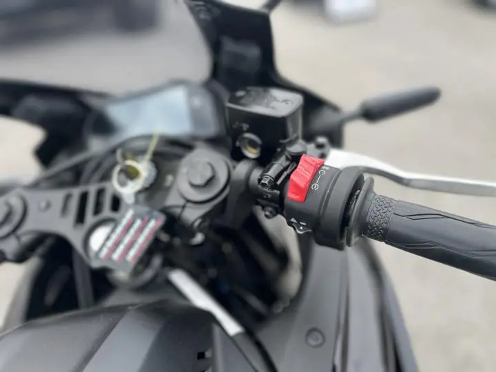 2025 Yamaha Yzf-R3 - Photo 14