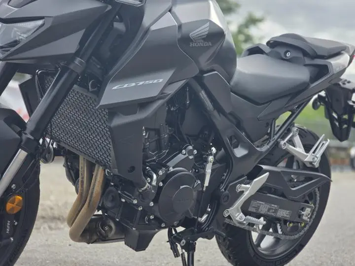 2025 Honda® Cb750 Hornet - Photo 5