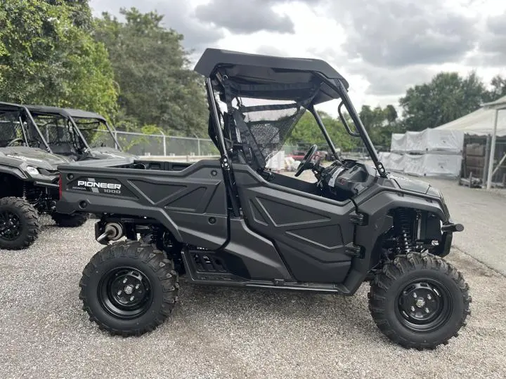 2025 Honda® Pioneer 1000 - Photo 6