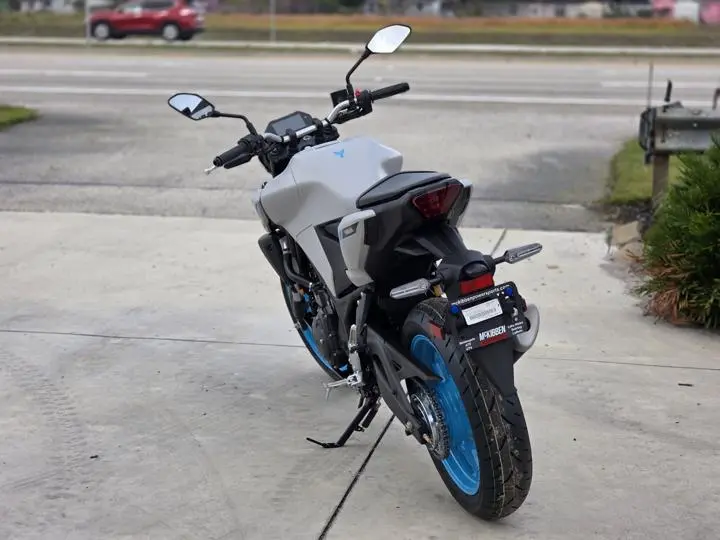 2025 Yamaha Mt-03 - Photo 8