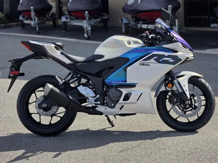 2025 Yamaha Yzf-R3 - Photo 11