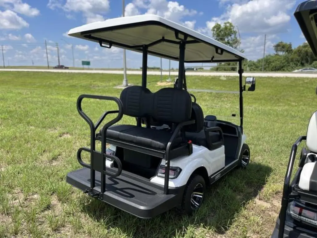 2024 Icon EV i40 - Photo 5