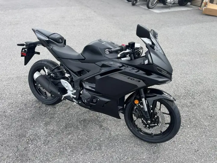 2025 Yamaha Yzf-R3 - Photo 11