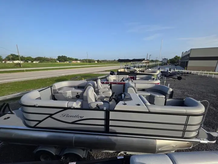 2025 Bentley Pontoons Legacy 203 Navigator Tritoon - Photo 8