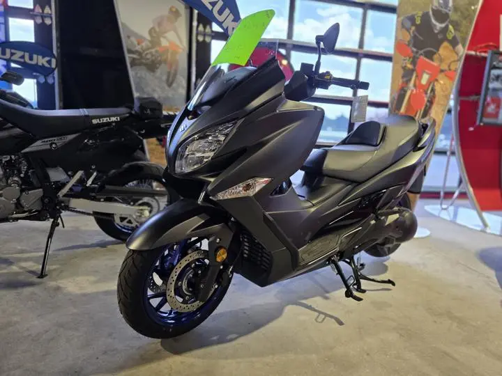 2025 Suzuki Burgman 400 - Photo 2
