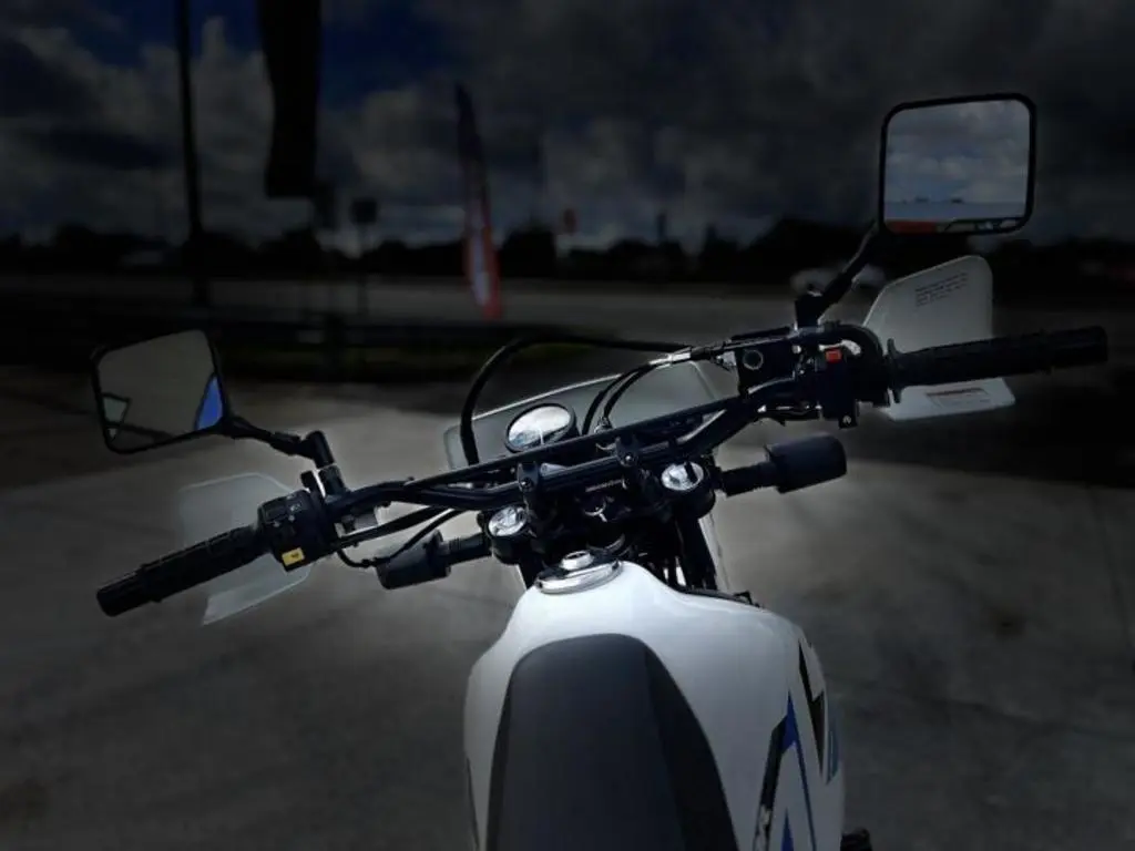 2024 Suzuki DR650S - Photo 18