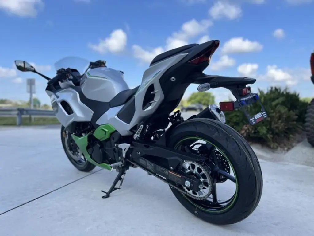 2024 Kawasaki Ninja 7 Hybrid ABS - Photo 9