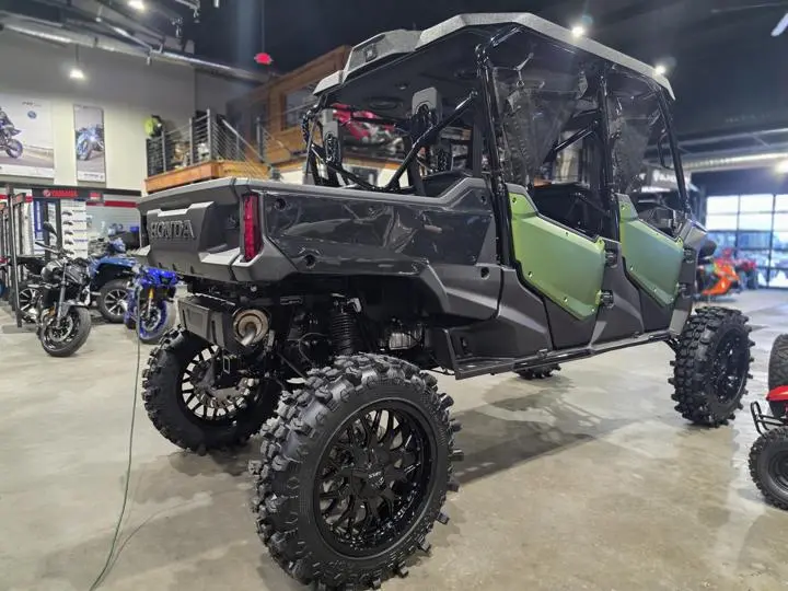 2025 Honda® Pioneer 1000-6 Deluxe Crew - Photo 9