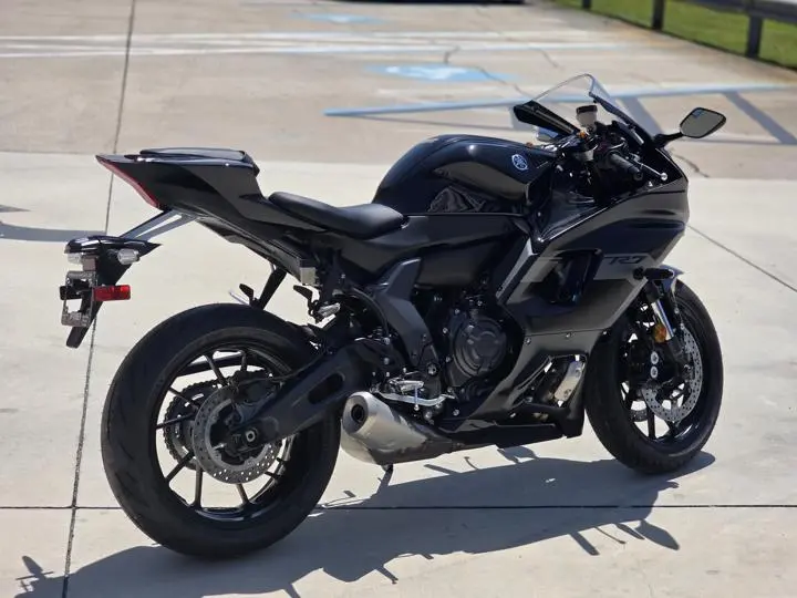 2025 Yamaha Yzf-R7 - Photo 9