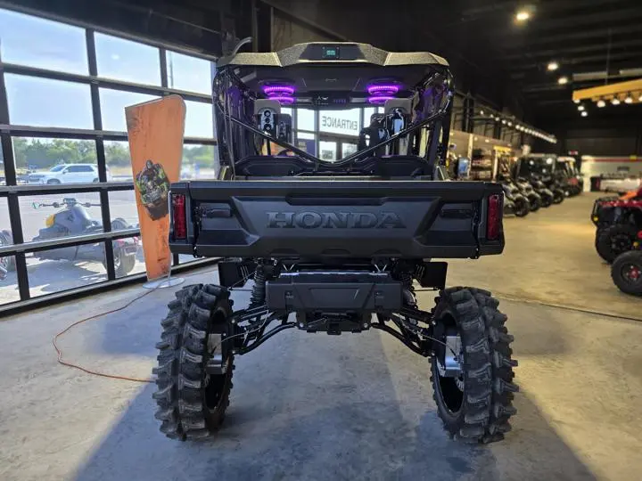 2025 Honda® Pioneer 1000-6 Deluxe Crew - Photo 8