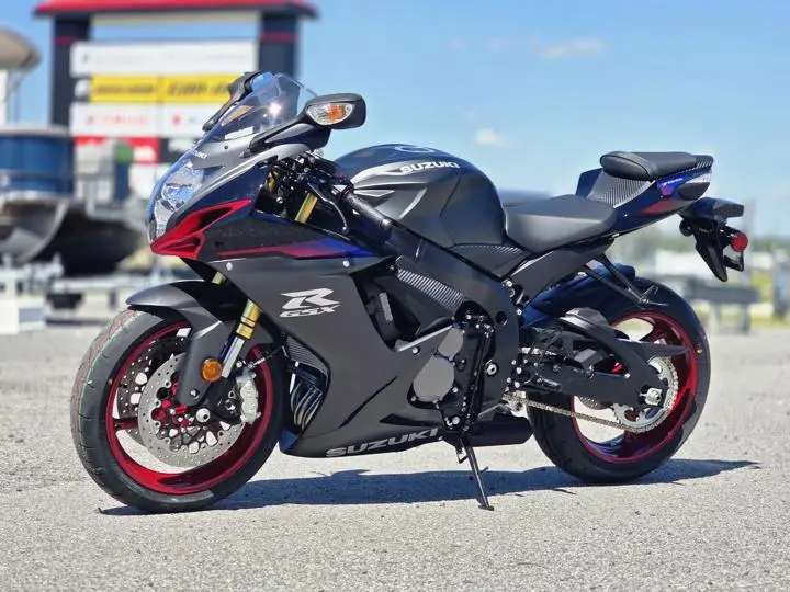 2026 Suzuki Gsx-R750 - Photo 2