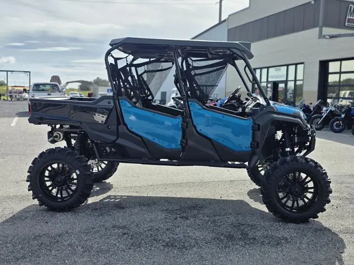 2025 Honda® Pioneer 1000-6 Deluxe Crew - Photo 11
