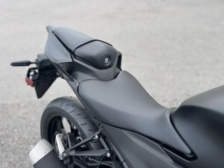 2025 Yamaha Yzf-R3 - Photo 12