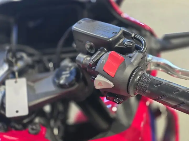 2025 Honda® Cbr500r - Photo 14