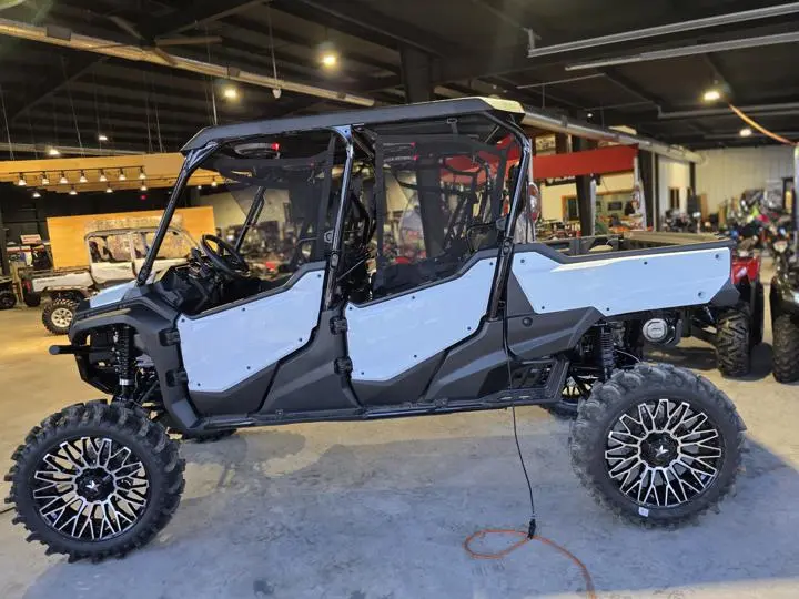 2025 Honda® Pioneer 1000-6 Deluxe Crew - Photo 14