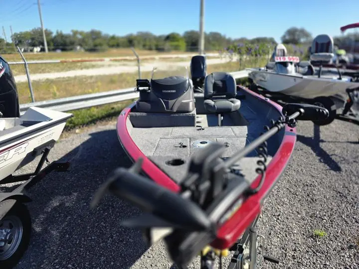 2021 Tracker® Boats Super Guide V-16 - Photo 11
