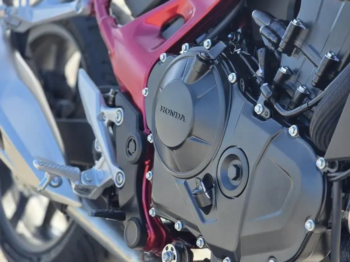 2025 Honda® Cb750 Hornet - Photo 13