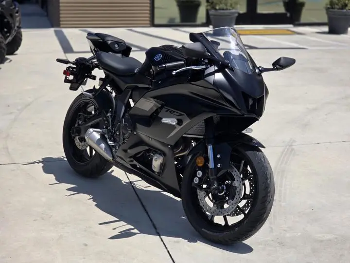 2025 Yamaha Yzf-R7 - Photo 11