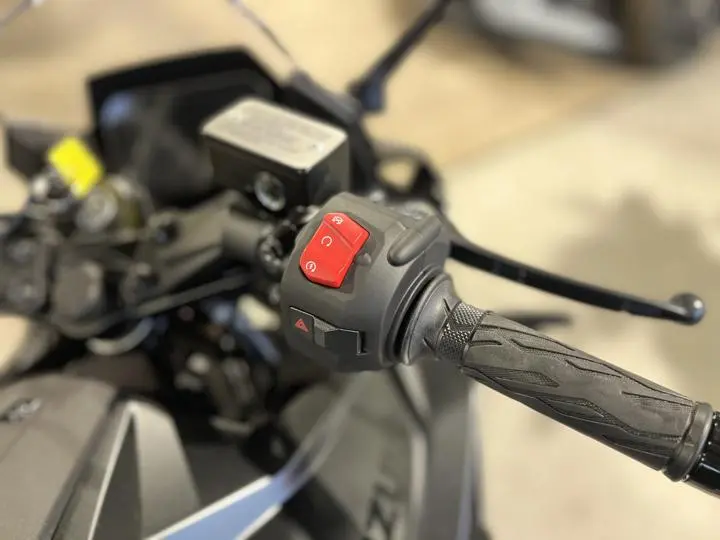 2025 Suzuki Gsx-8r - Photo 14