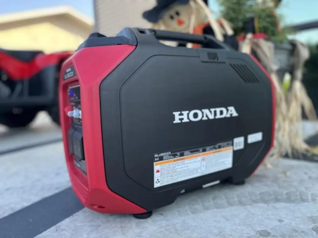2022 Honda EU3200i - Photo 3