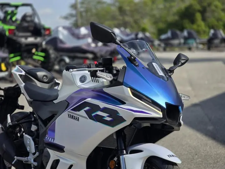 2025 Yamaha Yzf-R3 - Photo 13