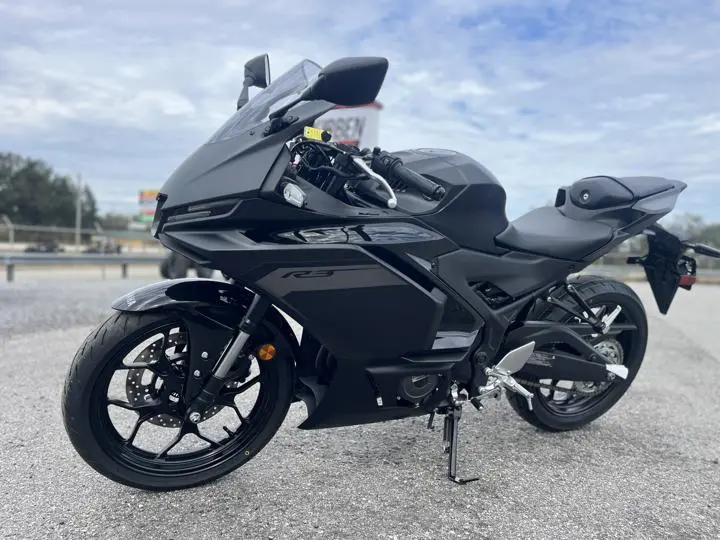 2025 Yamaha Yzf-R3 - Photo 2