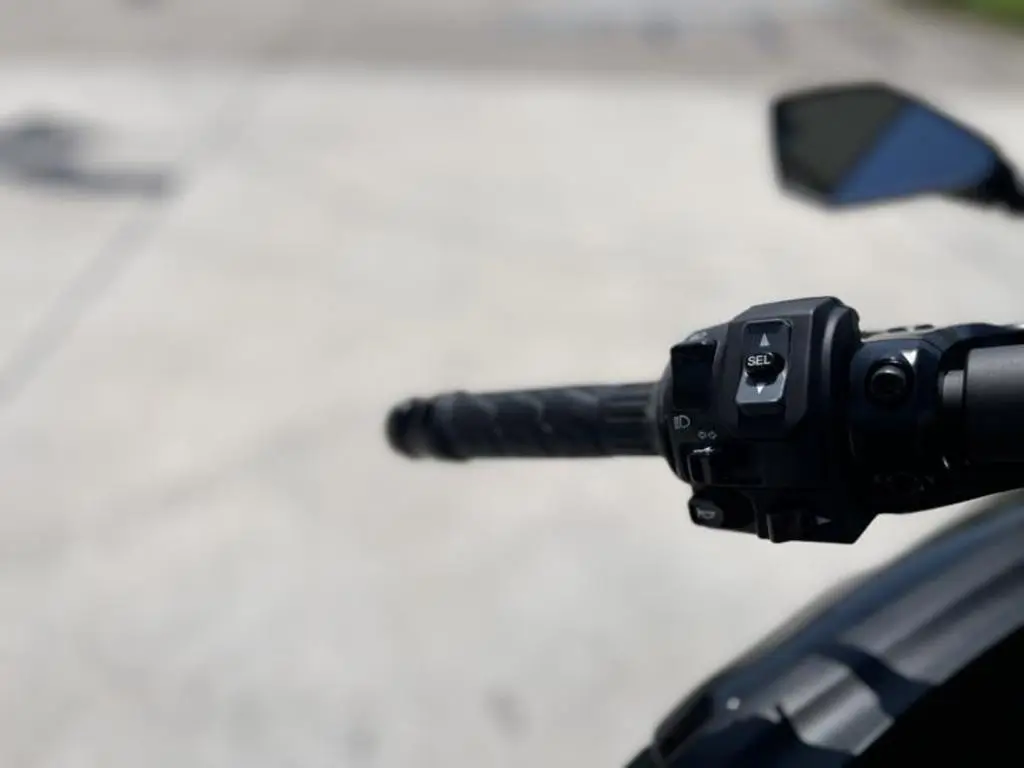 2025 Kawasaki Ninja 650 - Photo 15