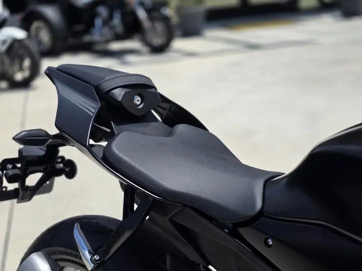 2025 Yamaha Yzf-R1 - Photo 12