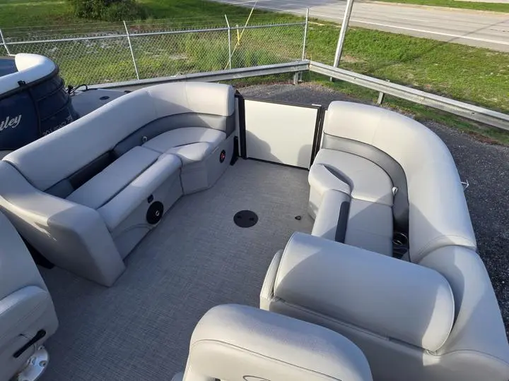 2025 Bentley Pontoons Legacy 203 Navigator Tritoon - Photo 16