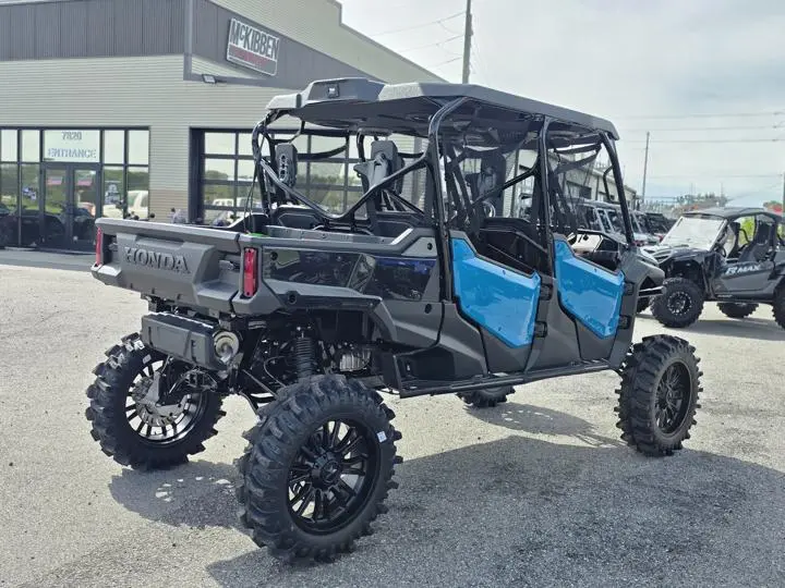 2025 Honda® Pioneer 1000-6 Deluxe Crew - Photo 10