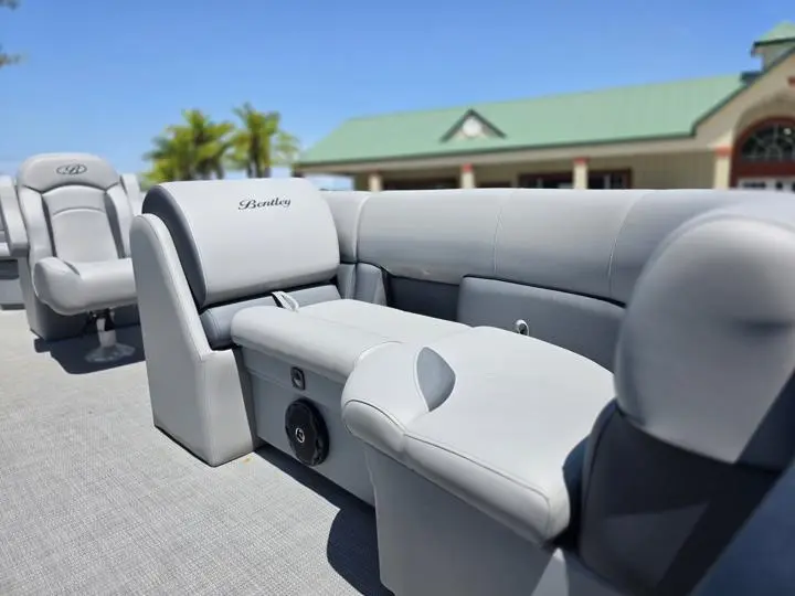 2025 Bentley Pontoons Legacy 200 Navigator - Photo 11