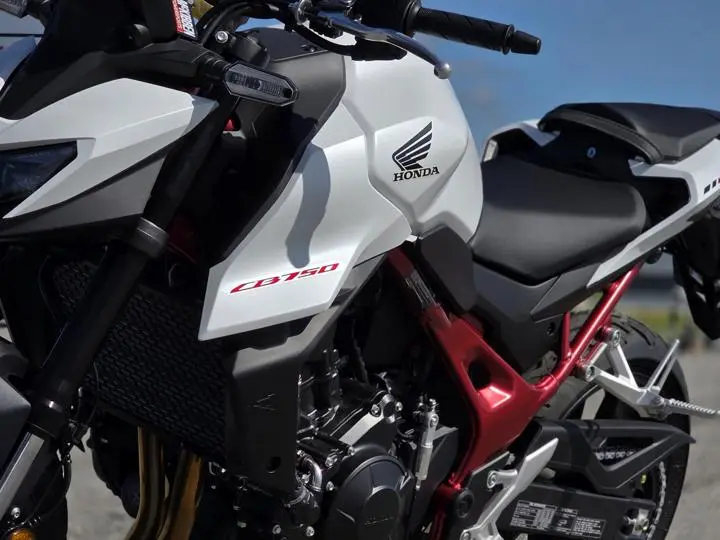 2025 Honda® Cb750 Hornet - Photo 5