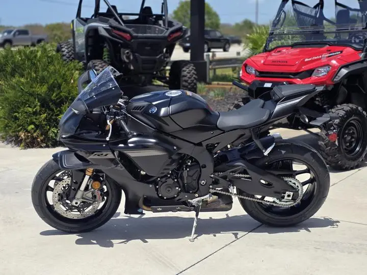2025 Yamaha Yzf-R1 - Photo 6