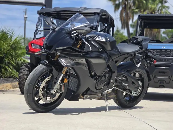 2025 Yamaha Yzf-R1 - Photo 3