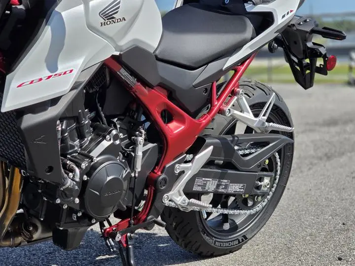 2025 Honda® Cb750 Hornet - Photo 6
