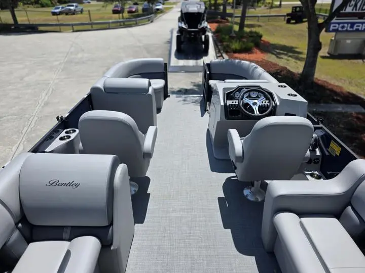 2025 Bentley Pontoons Legacy 200 Navigator - Photo 17
