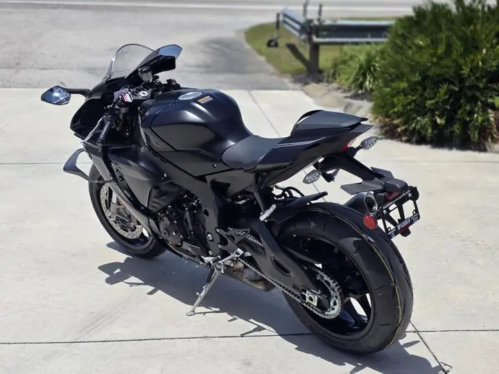 2025 Yamaha Yzf-R1 - Photo 7