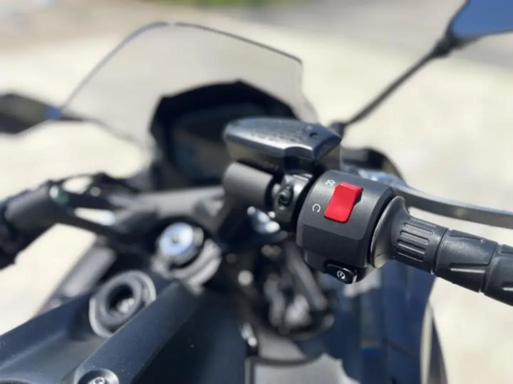 2025 Kawasaki Ninja 650 - Photo 16