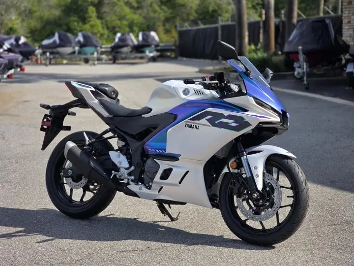 2025 Yamaha Yzf-R3 - Photo 12
