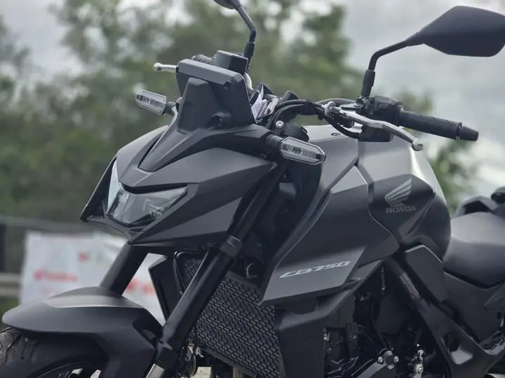 2025 Honda® Cb750 Hornet - Photo 4