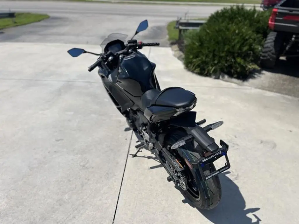 2025 Kawasaki Ninja 650 - Photo 8
